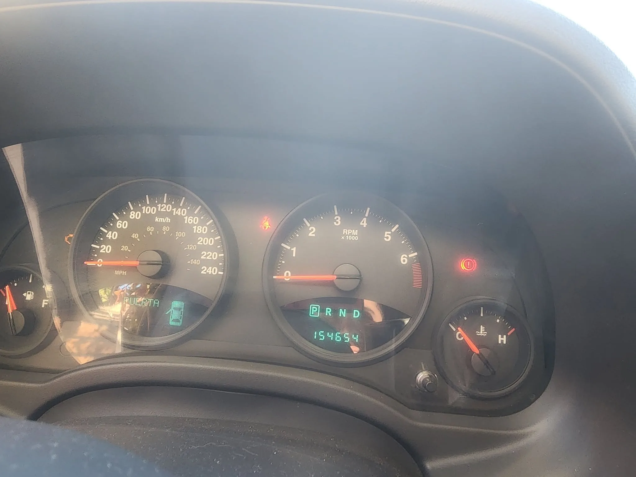 Tablero de Jeep Compass 2012 con check engine encendido atendido por AMTEC