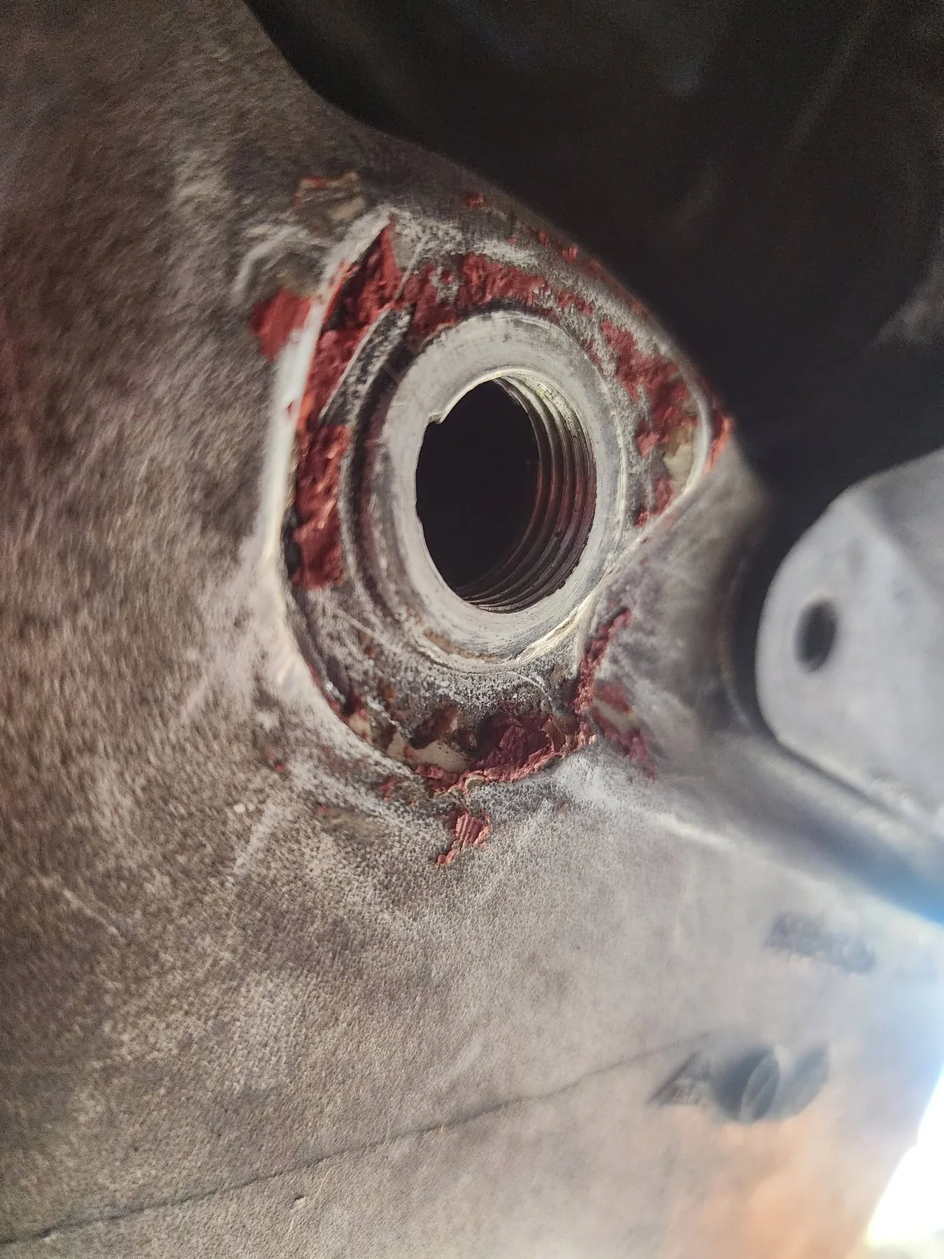 Reparación de fuga de aceite por tapón de cárter en Peugeot 206 2005